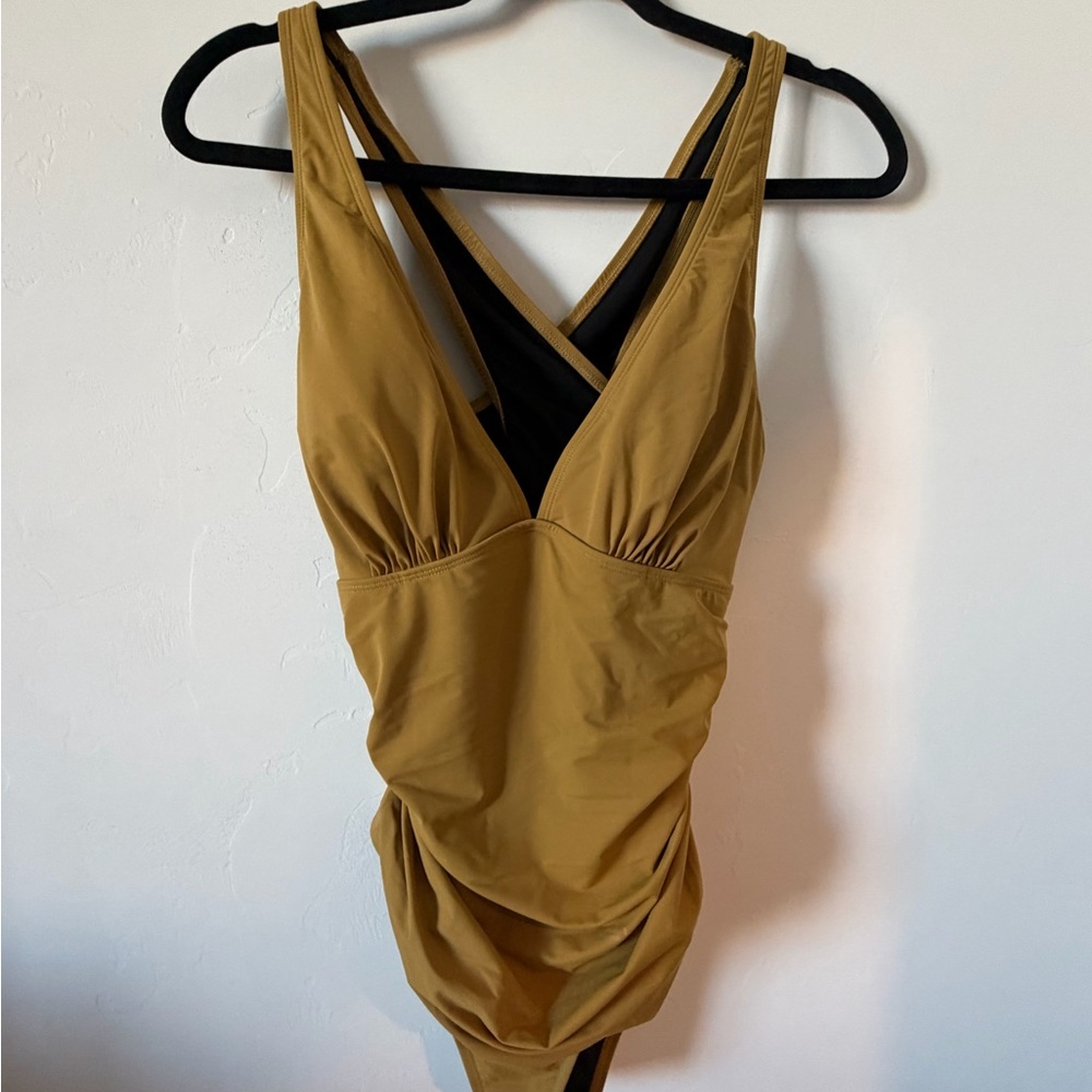 Shape-wear one-Piece Swimsuit with Black Lining